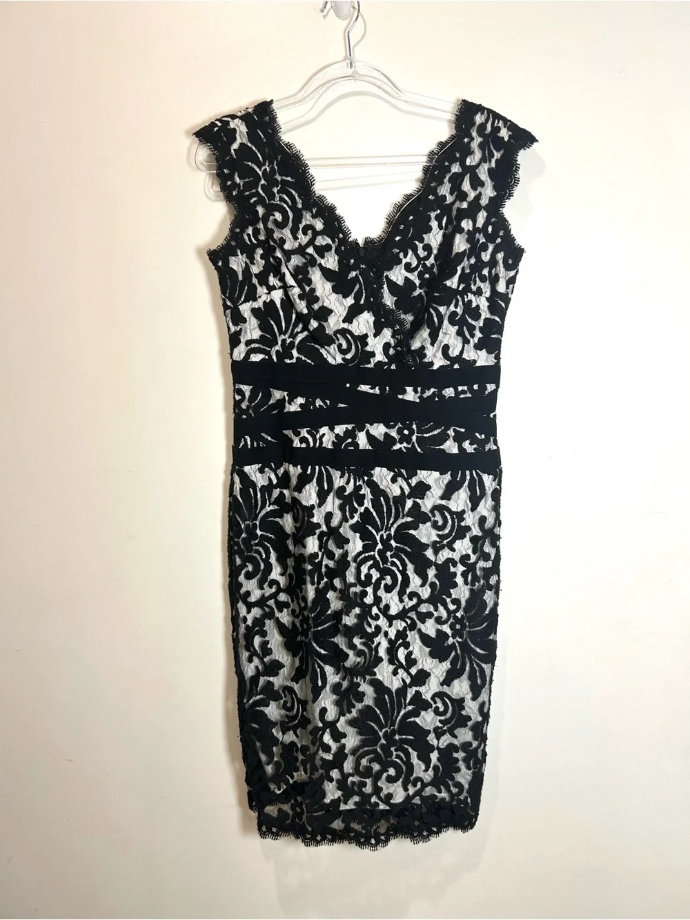 Tadashi Shoji Lace Dress Sz 8 Black Sleeveless Scallop Hem Sheath Cocktail Party